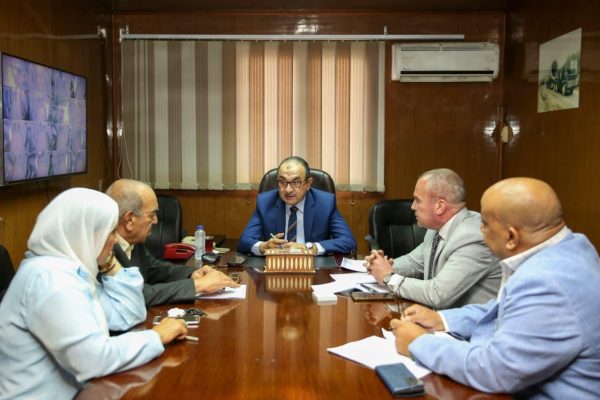 وزير قطاع الأعمال العام في زيارة مفاجئة لشركة السد العالي للمشروعات الكهربائية والصناعية 