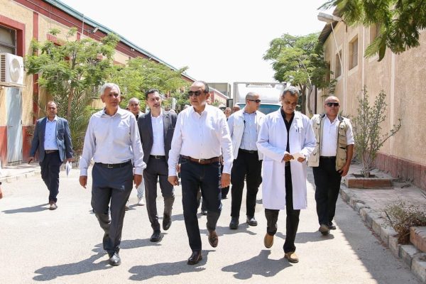 وزير قطاع الأعمال العام في زيارة ميدانية لشركة العبوات والمستلزمات الطبية بالعاشر من رمضان
