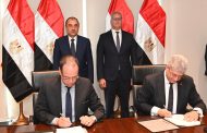 وزيرا قطاع الأعمال والبترول يشهدان توقيع عقد بين 