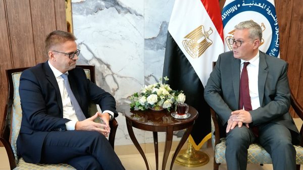 وزير البترول يبحث مع توتال إنرجيز تعزيز منظومة النقل الآمن وفق أحدث المعايير العالمية