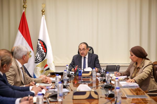 وزير قطاع الأعمال العام يوجه 