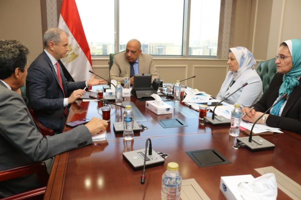 وزير الكهرباء يبحث مع مسئولي شركة الكازار الإماراتية تعزيز التعاون وزيادة الاستثمارات في مجالات الطاقة المتجددة