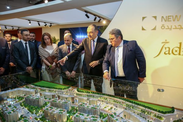 وزير قطاع الأعمال العام يتفقد جناحي شركتي 