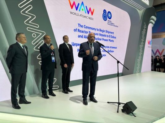 وزير الكهرباء يشهد نقل وعاء ضغط المفاعل للوحدة الأولى بمحطة الضبعة النووية خلال القمة النووية العليا بروسيا