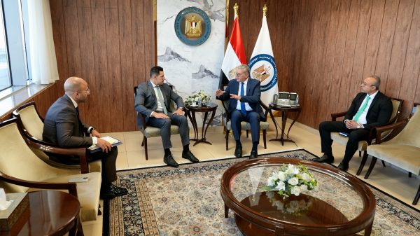 وزير  البترول يبحث مع هاربور إنرجي البريطانية فرص الاستثمار وخطط انتاج الغاز بدسوق وغرب دلتا النيل