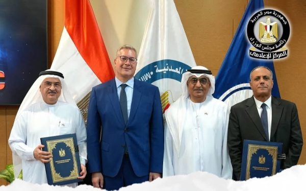 البترول توقع 3 اتفاقيات جديدة للبحث عن البترول والغاز بالصحراء الغربية وخليج السويس وشمال سيناء باستثمارات تتخطي 120 مليون دولار
