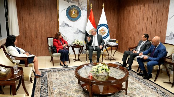 وزير البترول يبحث استثمارات شل العالمية في البحث وإنتاج الغاز في مصر