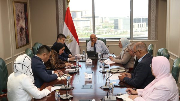 وزير الكهرباء والطاقة المتجددة يبحث مع شركة “صن ريف سولارSunRev Solar الصينية التعاون في مجالات الطاقة المتجددة وتصنيع مهمات الطاقة الشمسية.