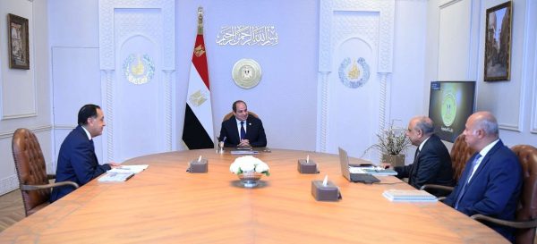 الرئيس السيسى يوجه بتعظيم الاعتماد على الصناعة المحلية للمهمات الكهربائية