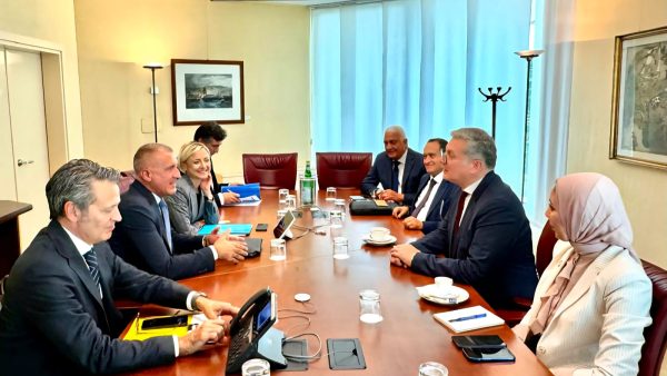 بدوى يستعرض مع رئيس eni موقف أنشطة الاستكشاف والإنتاج فى مصر والخطط المستقبلية