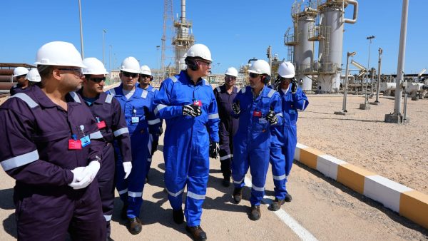 وزير البترول والثروة المعدنية يتفقد موقع إنتاج الغاز لشركة شمال سيناء بالبحر المتوسط