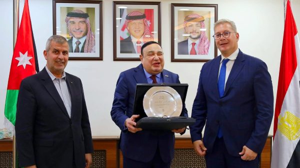 وزيرا البترول المصرى و الأردنى يكرمان المهندس فؤاد رشاد فى الأردن