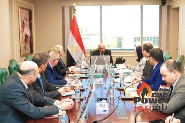 عصمت ومدير عام جهاز مشروعات الخدمة الوطنية يبحثان التنسيق والتعاون والمتابعة التنفيذية لمشروعات التغذية الكهربائية في مناطق التنمية الزراعية والصناعية