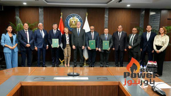 وزير البترول والثروة المعدنية يشهد توقيع تمديد عقد تنمية حقل بلطيم شرق بين هيئة البترول وشركتي 