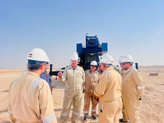 وليد لطفي رئيس بتروجت يتفقد مشروع خط غاز فهود–ضنك بسلطنة عمان