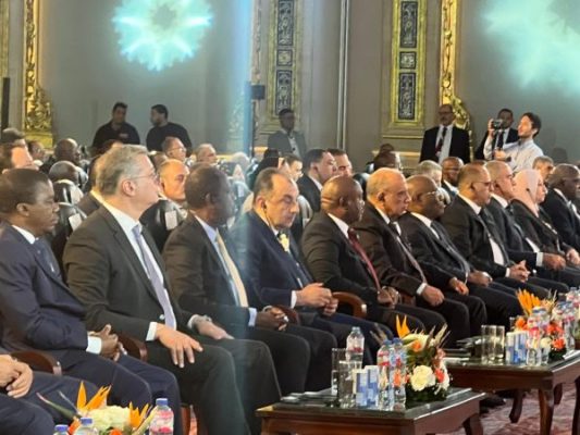 وزير البترول يطير الي الإمارات