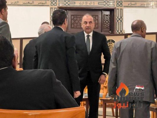 شيمى وقيادات وزارة شركات قطاع الأعمال يشاركون فى عزاء اللواء جمال أبو تيت