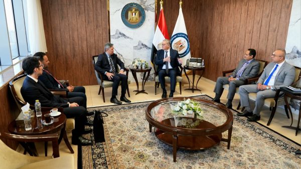 وزير البترول يبحث مع بتروناس الماليزية تعزيز الشراكة الاستراتيجية في مجال الغاز الطبيعي