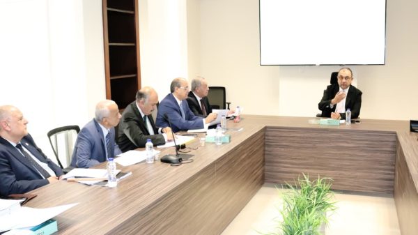 وزير قطاع الأعمال العام يواصل لقاءاته الدورية مع قيادات الشركات القابضة: تعظيم العوائد من الأصول أولوية في استراتيجية الوزارة