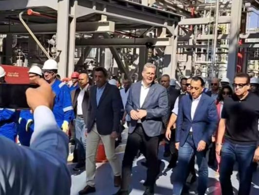 رئيس الوزراء يبدأ جولة ميدانية لافتتاح عددٍ من المشروعات التنموية والخدمية بالسويس منها النصر للبترول وبلوكات الانود الكربونية