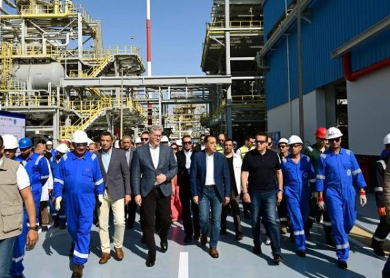 عاجل .. رئيس الوزراء يفتتح مشروع استرجاع الغازات بشركة 
