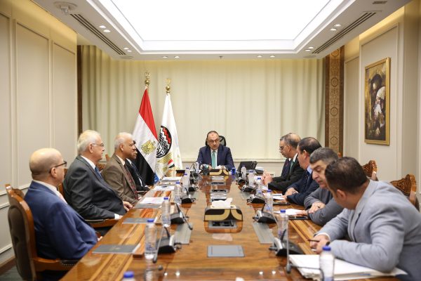 وزير قطاع الأعمال العام يستقبل وفدا من شركة 