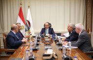 وزير قطاع الأعمال العام يبحث مع نقيب أطباء الأسنان آليات تأمين احتياجات السوق من بنج الأسنان والمستلزمات الطبية من خلال 