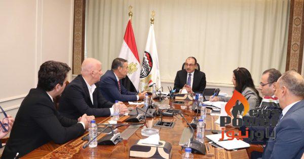 وزير قطاع الأعمال العام يستقبل رئيس مجموعة اروجلو العالمية لبحث فرص الاستثمار والتعاون في إدارة وتشغيل عدد من مصانع الغزل والنسيج الجديدة