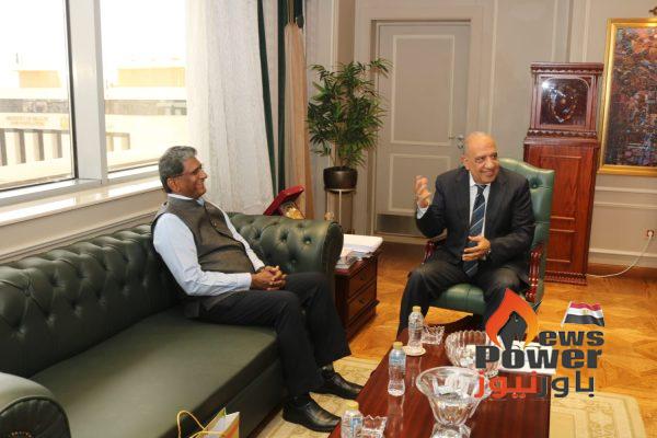 وزير الكهرباء يبحث مع سفير الهند لدى القاهرة سبل تعزيز التعاون والشراكة وتبادل الخبرات في مجالات الطاقة المتجددة والتدريب والشبكات الذكية والهيدروجين الأخضر