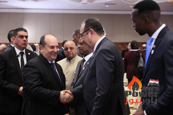 وزير قطاع الأعمال العام يلتقي الوزير الأول للجمهورية الجزائرية على هامش المؤتمر الوزاري الأفريقي للأدوية