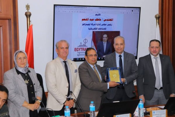 إيجيترافو تهدي هندسة عين شمس محولين كهربائيين لدعم تطوير المعامل والبحث العلمي