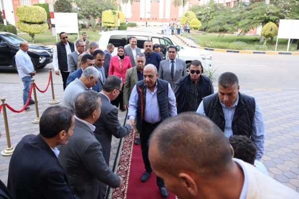 وزير الكهرباء يتفقد محطة النوبارية لمتابعة الأداء ورفع كفاءة التشغيل