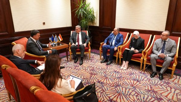 وزير البترول يبحث مع وزير الشؤون البحرية اليوناني التعاون في البنية التحتية للطاقة ونقل الغاز إلى أوروبا