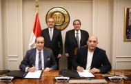 وزير قطاع الأعمال العام يشهد توقيع اتفاق تكميلي لعقود تطوير 