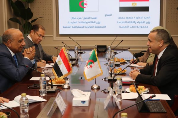 مصر والجزائر تبحثان تعزيز التعاون في مجالات الكهرباء والطاقة المتجددة وبناء القدرات الفنية والتحول الطاقي