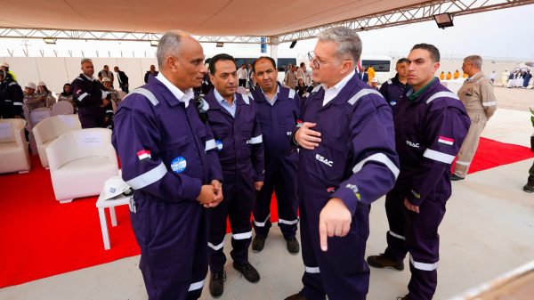 من موقع المشروع بالعلمين ...وزير البترول يشهد الأعمال المبكرة لبدء تنفيذ مشروع الصودا آش