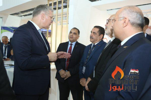 وزير البترول يتفقد جناح سيدبك .. وإبراهيم يؤكد بدء التشغيل التجريبي لمحطة الكهرباء نوفمبر الجاري