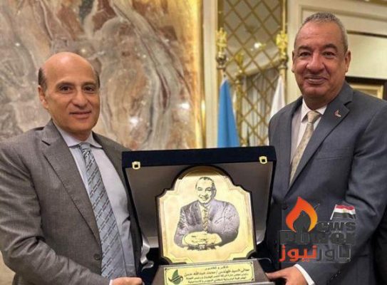 بتروتريد تكرم المهندس محمد عبدالله