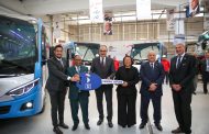 المهندس محمد شيمي وزير قطاع الأعمال العام يشهد تسليم الدفعة الأولى من ميني باص 