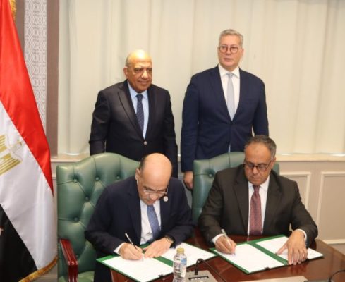 الكهرباء والبترول يوقعان بروتوكولًا لمعالجة مخلفات قطاع البترول وتعظيم العوائد من الخامات الأرضية