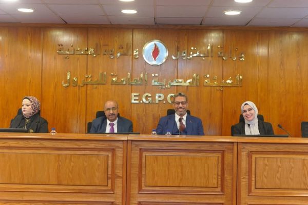 هيئة البترول تناقش خبرات وقصص نجاح تقليل التكلفة والفاقد وخفض الانبعاثات فى مجالات الإنتاج باستخدام التقنيات الحديثة