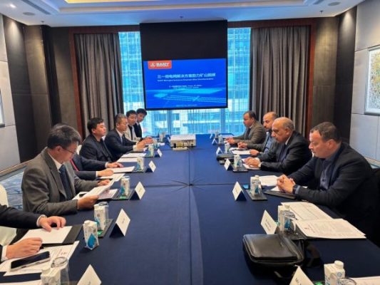 وزير الكهرباء يبحث مع مجموعة شركات صاني الصينية التعاون فى مجالات الطاقة المتجددة وتصنيع مهمات طاقة الرياح والطاقة الشمسية