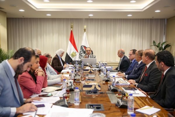 خلال اجتماع موسع برؤساء شركات القابضة للسياحة والفنادق وزير قطاع الأعمال العام يتابع مؤشرات الأداء وموقف المشروعات الفندقية والسياحية والتجارية