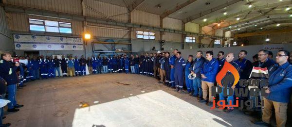 المهندس عبد السلام المنزلاوي يعقد وقفة للسلامة للعاملين بالحقول بشركة عجيبة