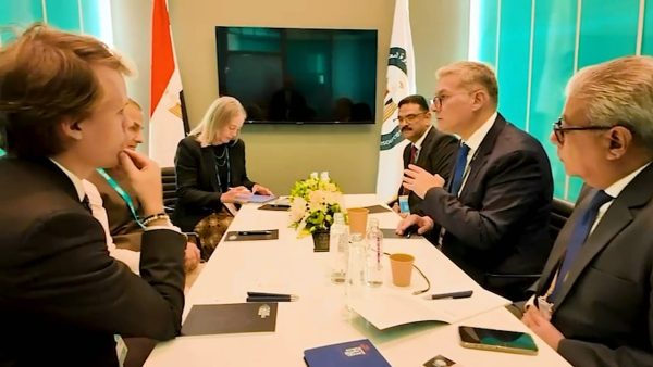 لتعزيز التعاون بقطاع التعدين المصري.. المهندس كريم بدوي يلتقي الرئيس التنفيذي للمجلس الدولي للتعدين والمعادن ICMM