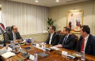 وزير قطاع الأعمال العام يبحث مع مستثمرين أتراك في صناعة الملابس فرص التعاون