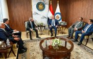 وزير البترول والثروة المعدنية يتابع مع مسئولي 