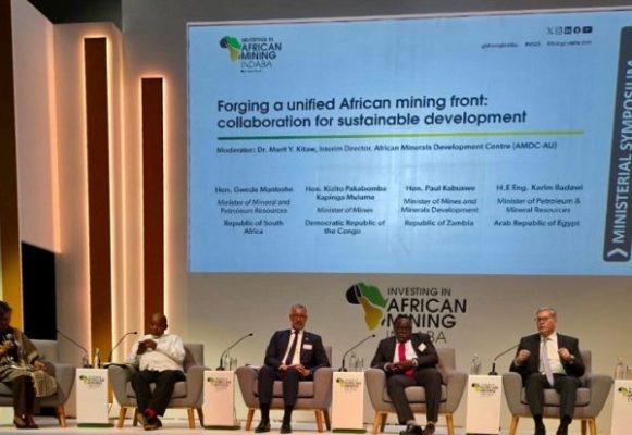 هل يحسم الوزير المناصب الشاغرة قبل سفره الي دولتي الكويت وجنوب أفريقيا؟