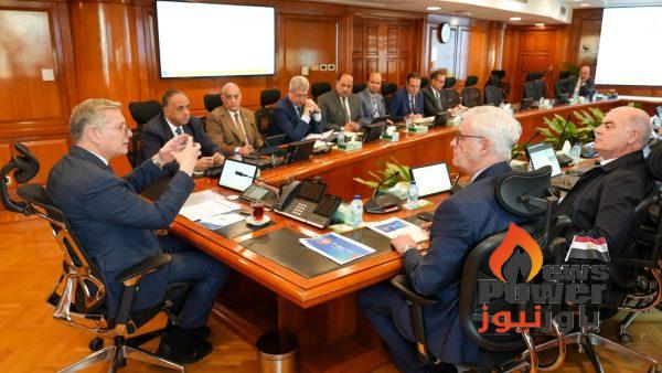 وزير البترول يبحث مع 