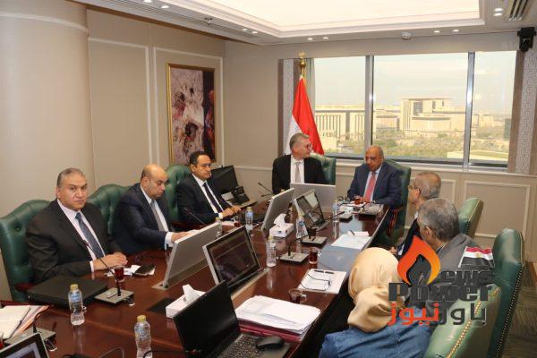 وزيرا الكهرباء والبترول ينسقان لتأمين التغذية الكهربائية صيفًا وإدخال 2500 ميجاوات طاقات متجددة قبل موسم الذروة